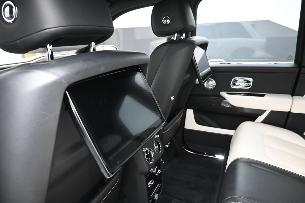 Used 2021 Rolls-Royce Cullinan Black Badge AWD/4WD image 25