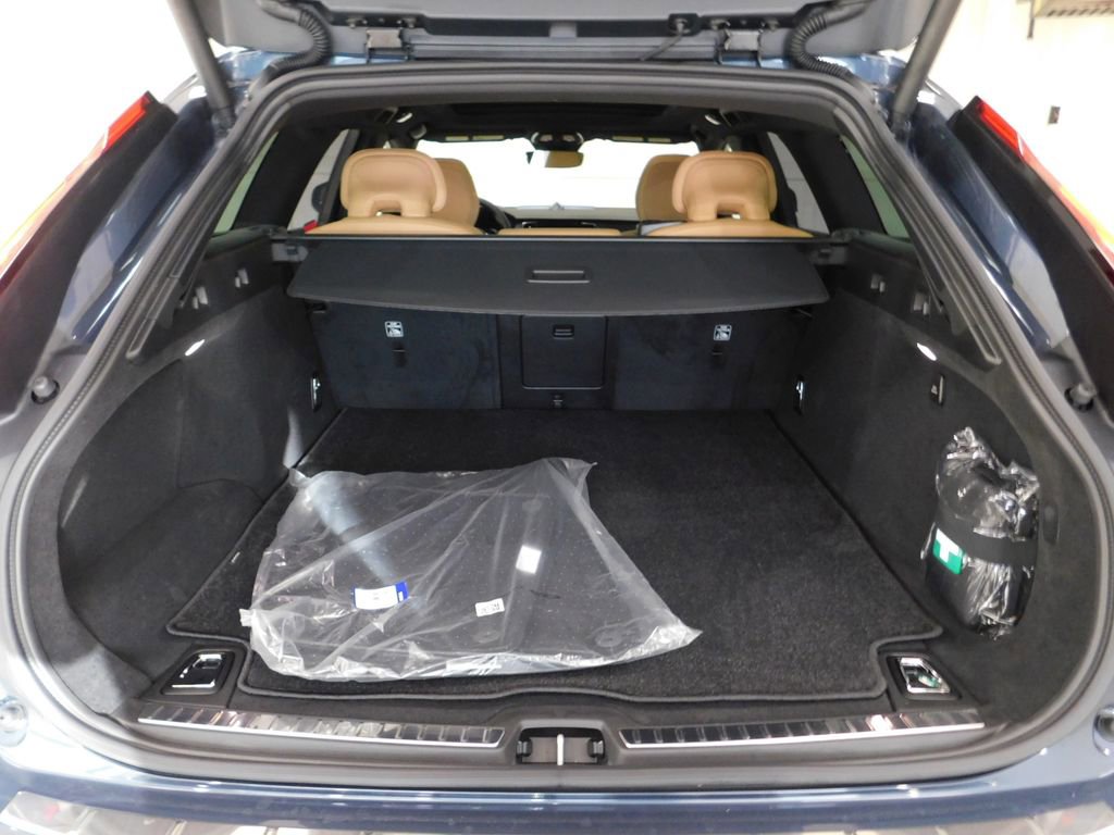 Used 2026 Volvo V90 B6 Cross Country Ultra image 84