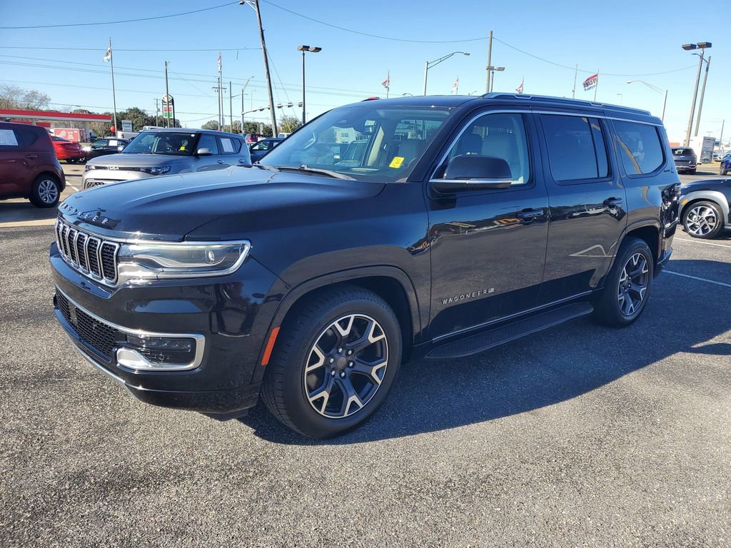 Used 2023 Jeep Wagoneer Series III w/ Preferred Equipment Group image 2