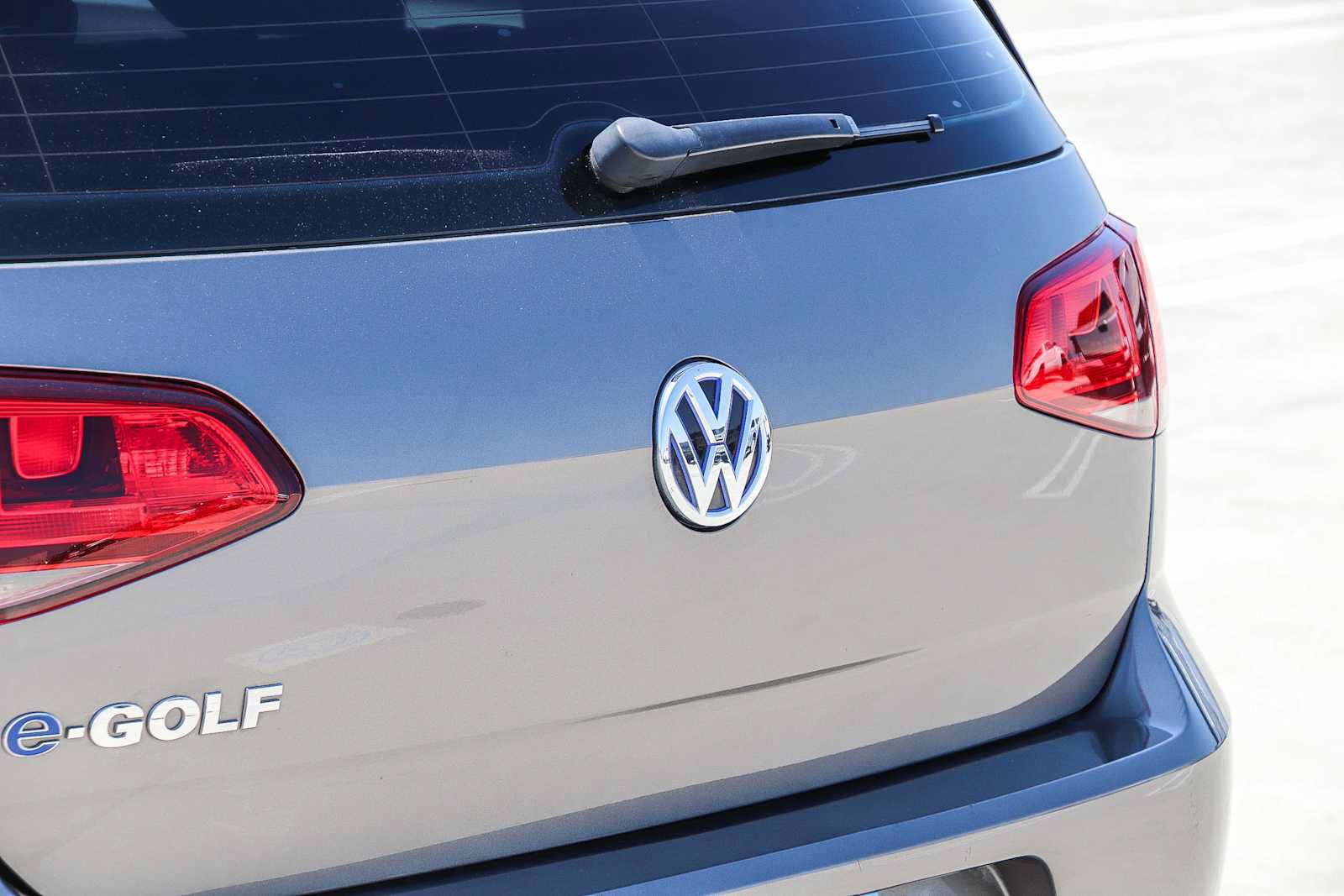 Used 2016 Volkswagen e-Golf SE FWD image 10