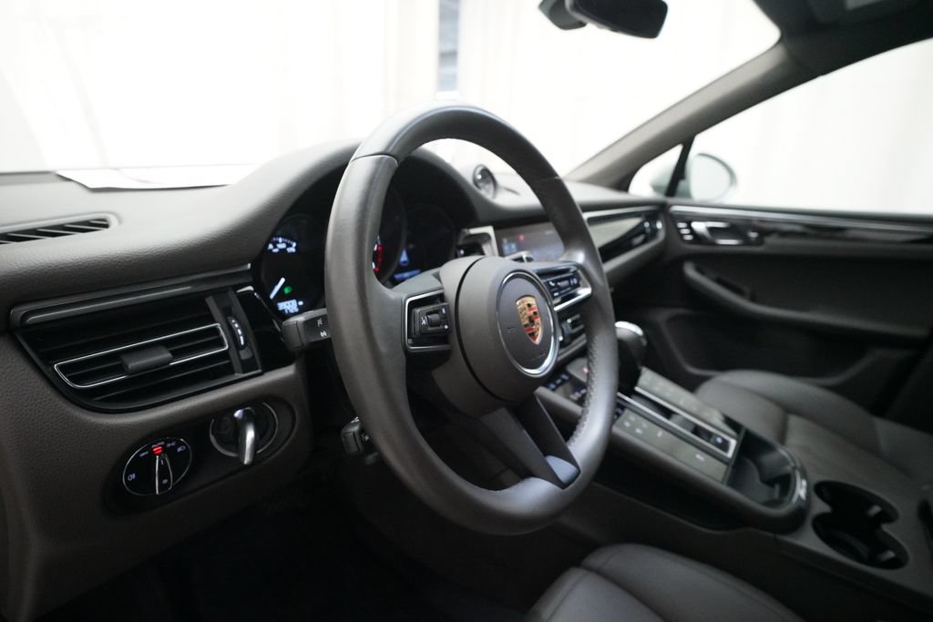 Certified 2023 Porsche Macan AWD/4WD image 14