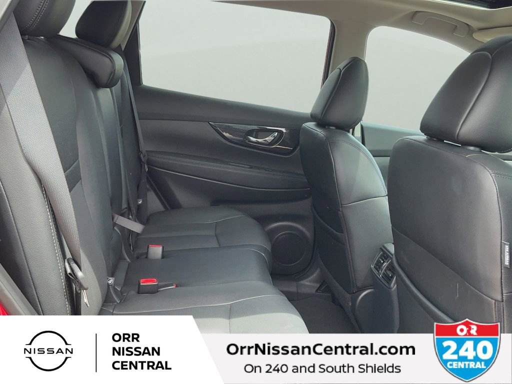 Used 2017 Nissan Rogue SL w/ SL Premium Package FWD image 12