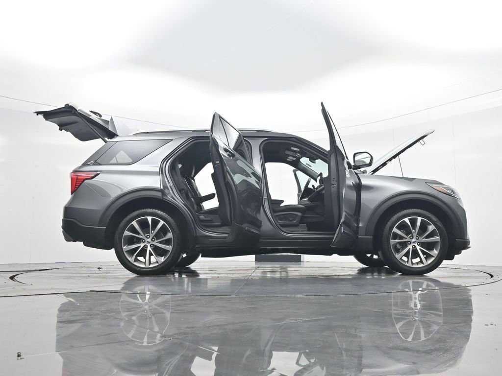 Used 2025 Ford Explorer Platinum w/ Ultimate Package image 46