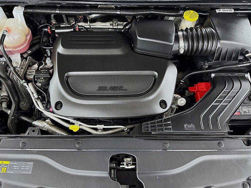Used 2023 Chrysler Voyager LX image 30