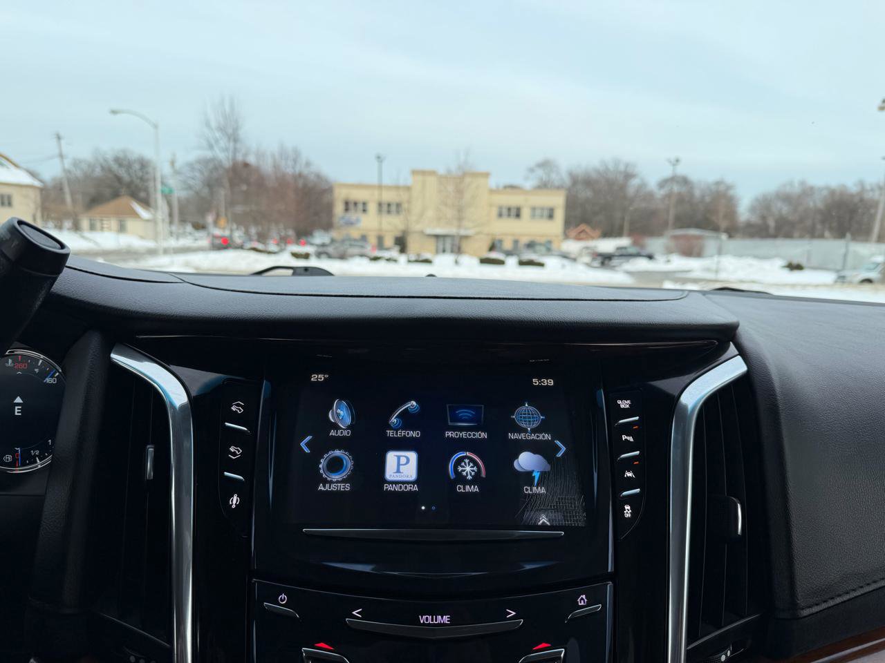 Used 2016 Cadillac Escalade Luxury image 13