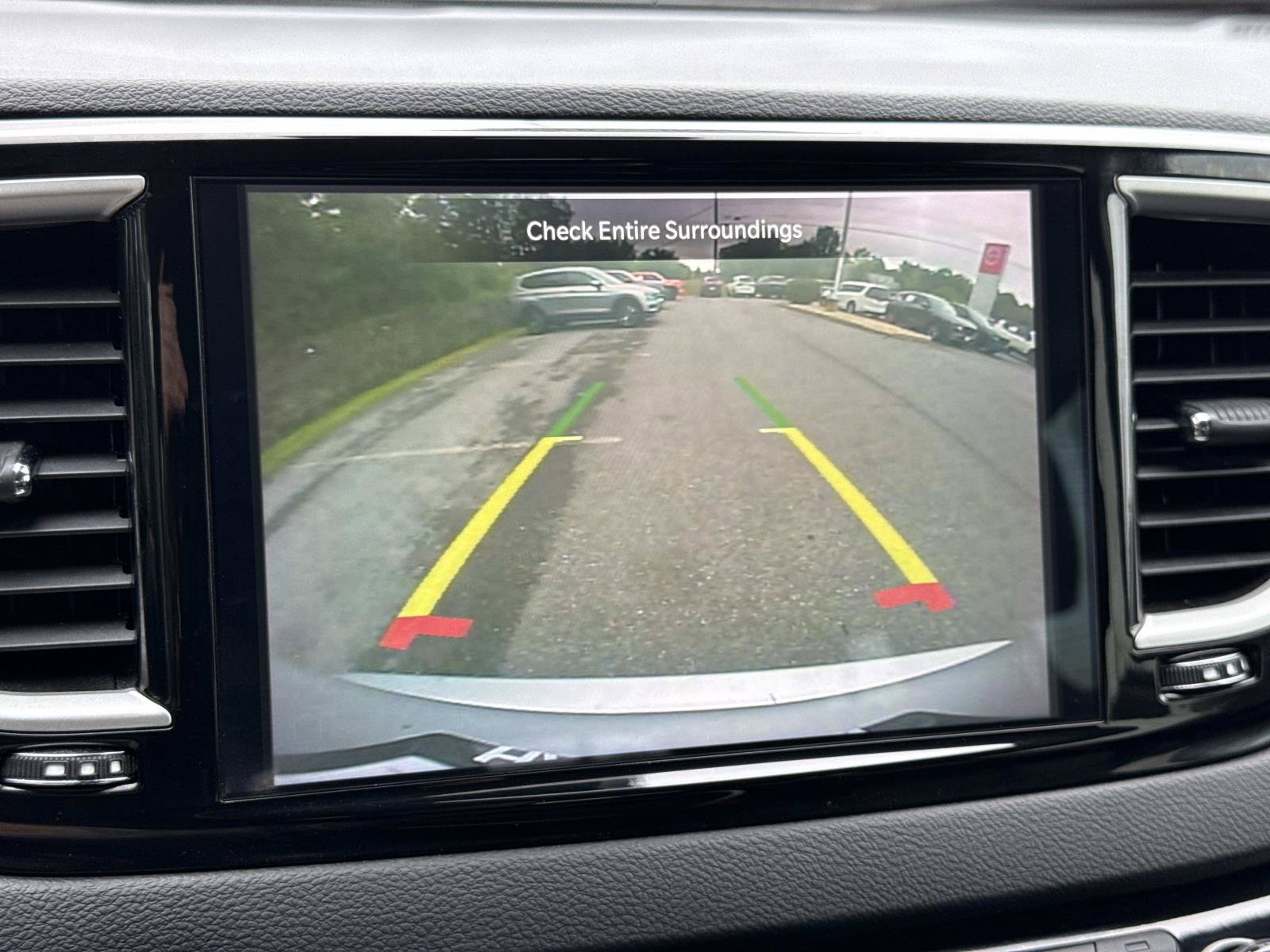 Used 2024 Chrysler Pacifica Touring-L FWD image 10