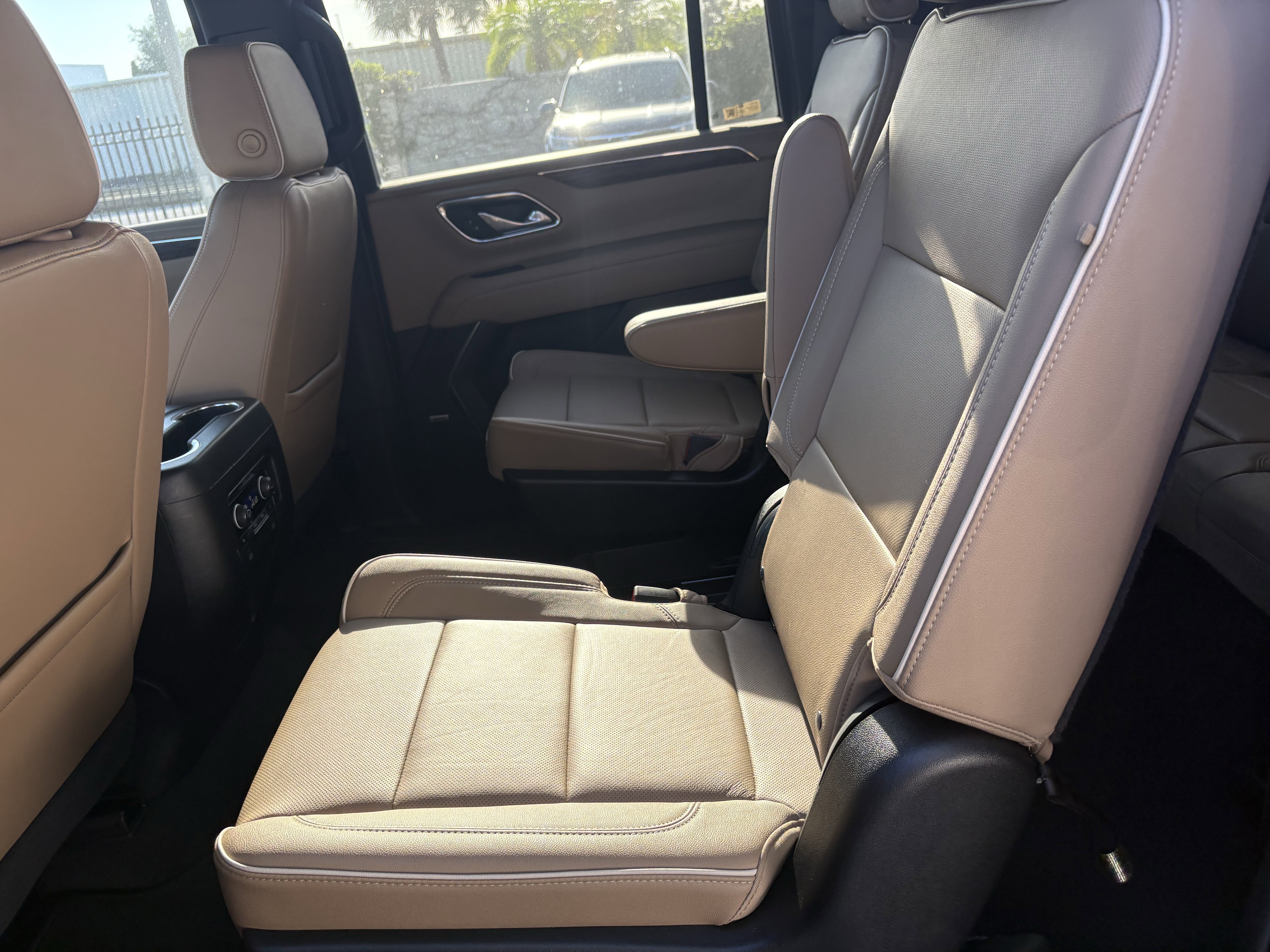 Certified 2024 Chevrolet Suburban Premier RWD image 9
