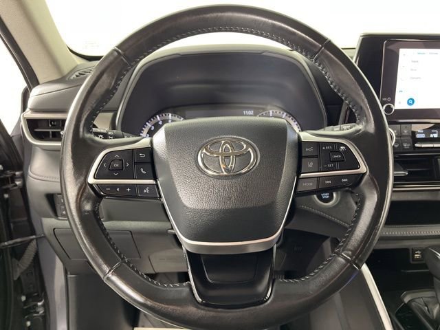 Used 2024 Toyota Highlander LE image 20