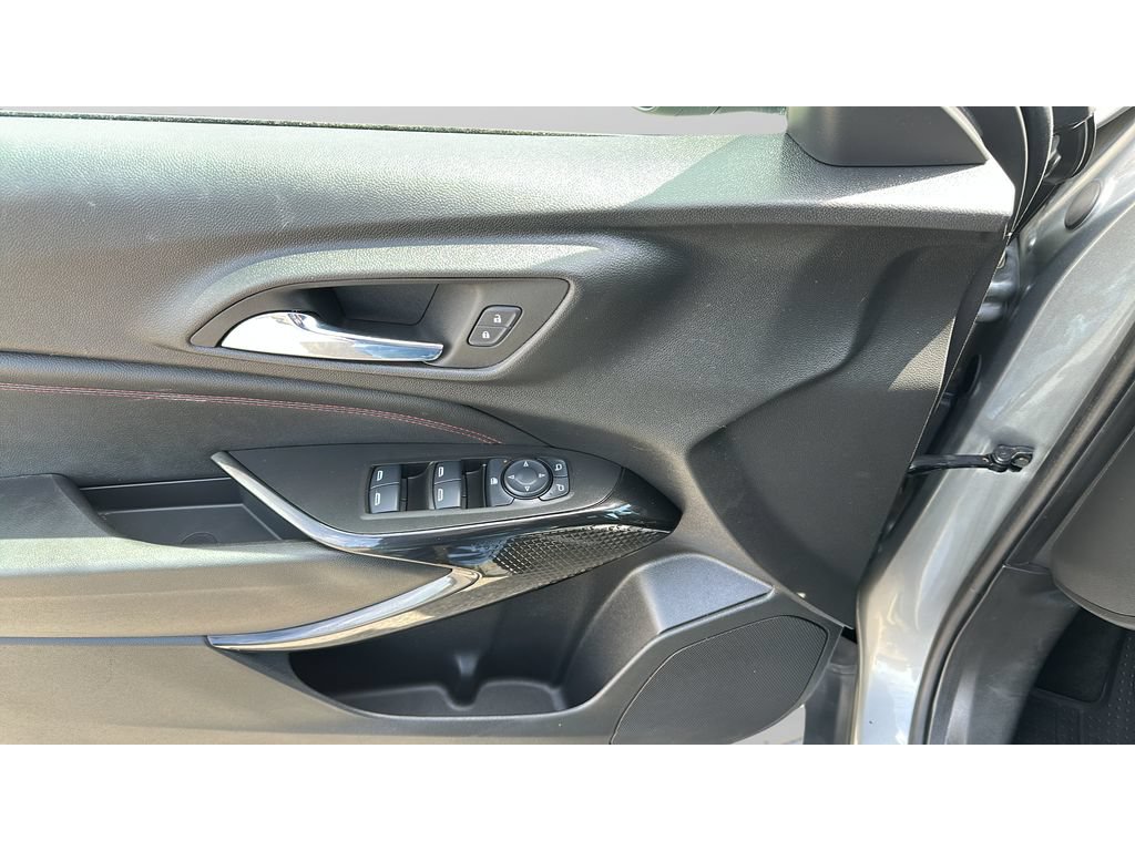 Used 2024 Chevrolet Trax RS w/ Sunroof Package FWD image 11