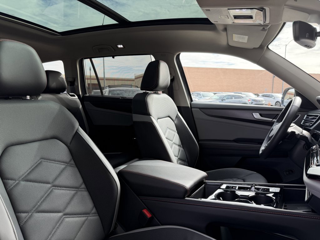 Used 2025 Volkswagen Atlas Peak Edition SE AWD/4WD image 43