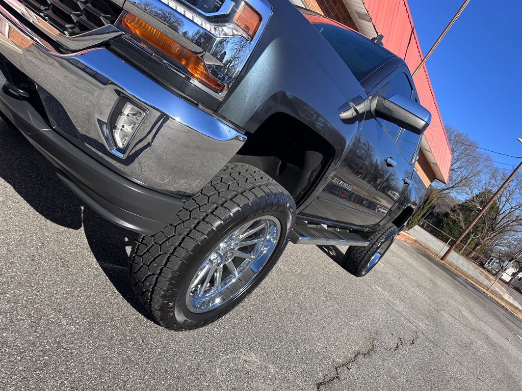 Used 2018 Chevrolet Silverado 1500 LT w/ All Star Edition image 13