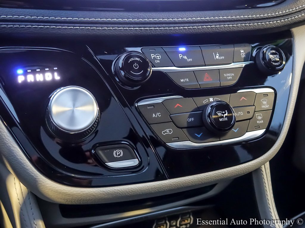 Used 2022 Chrysler Pacifica Limited w/ Uconnect Theater Family Group image 30