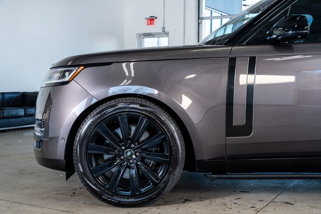 Used 2023 Land Rover Range Rover Long Wheelbase SE image 9
