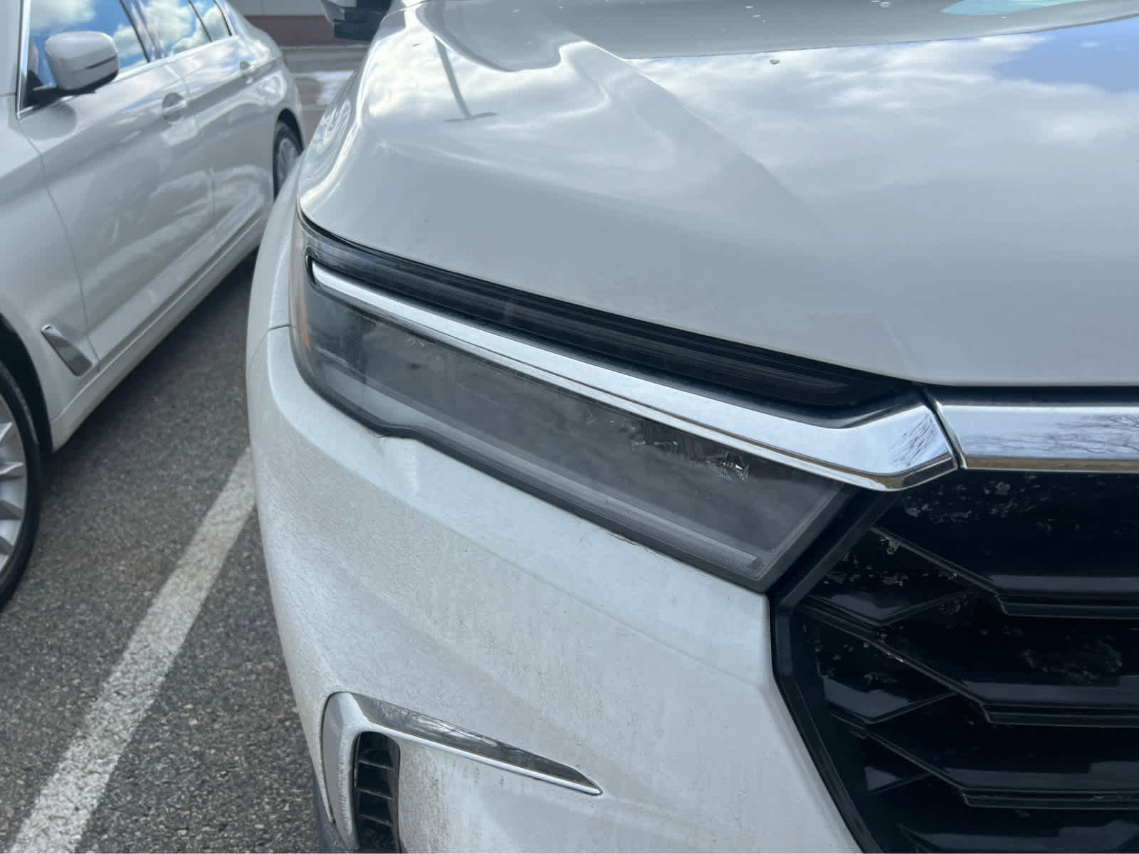 Used 2025 Honda Pilot Touring image 2