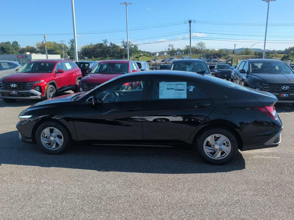 New 2026 Hyundai Elantra SE FWD image 11