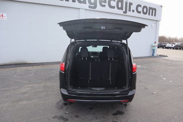 New 2026 Chrysler Voyager LX image 24