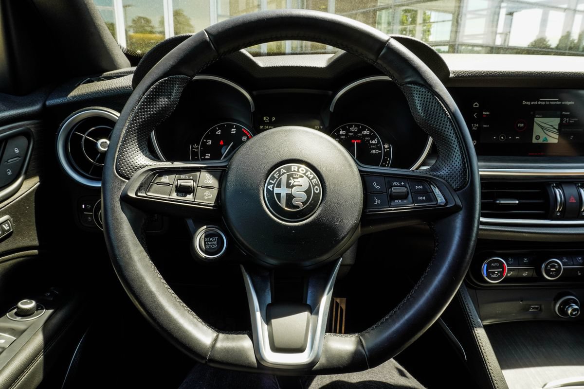 Used 2023 Alfa Romeo Stelvio Ti AWD/4WD image 15