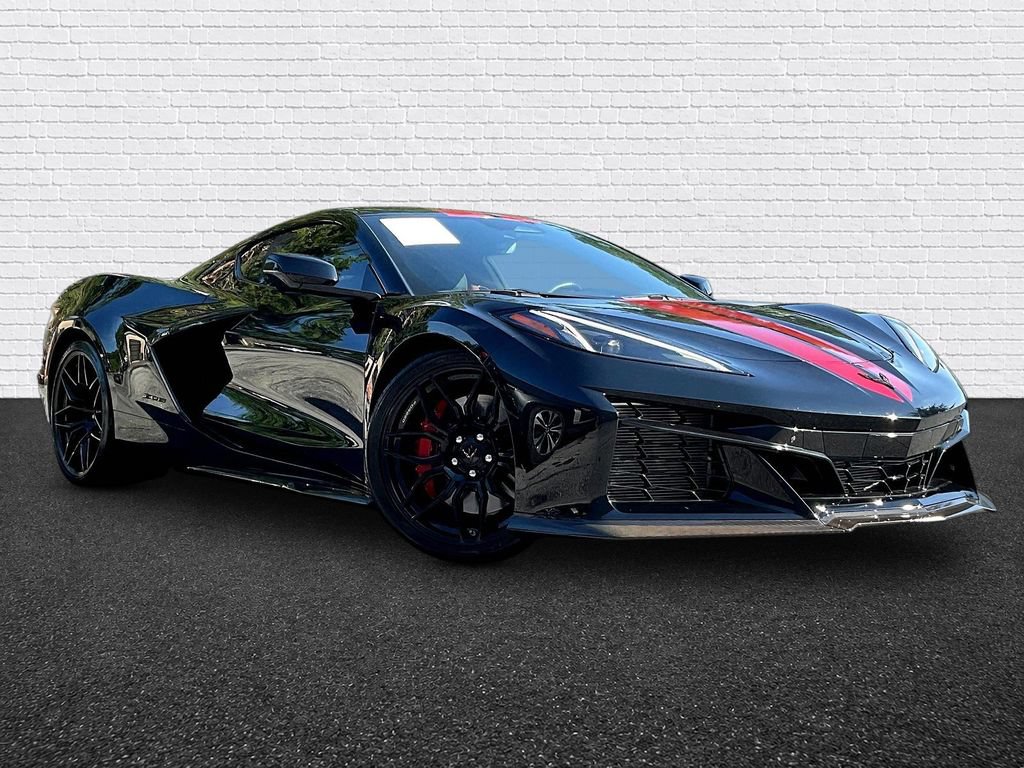 Used 2024 Chevrolet Corvette Z06 RWD image 3