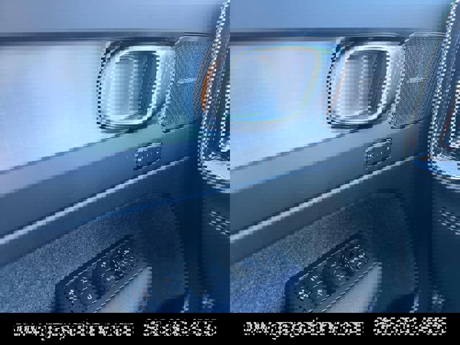 Used 2026 Volvo XC40 B5 Ultra w/ Protection Package Premier image 19