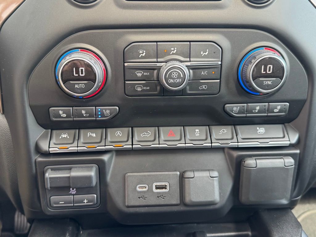 Used 2019 Chevrolet Silverado 1500 High Country w/ Technology Package image 29