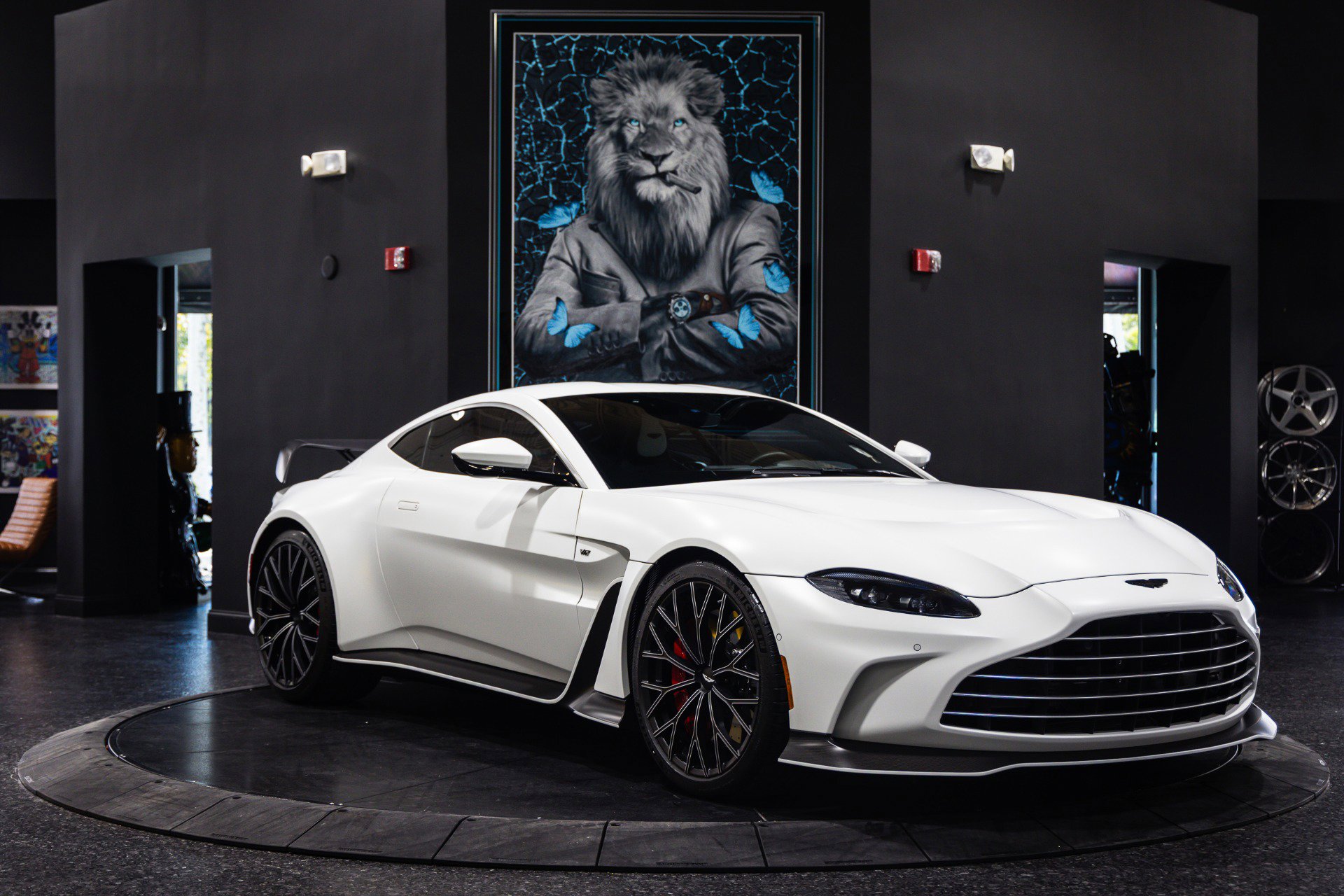 Used 2023 Aston Martin V12 Vantage image 10