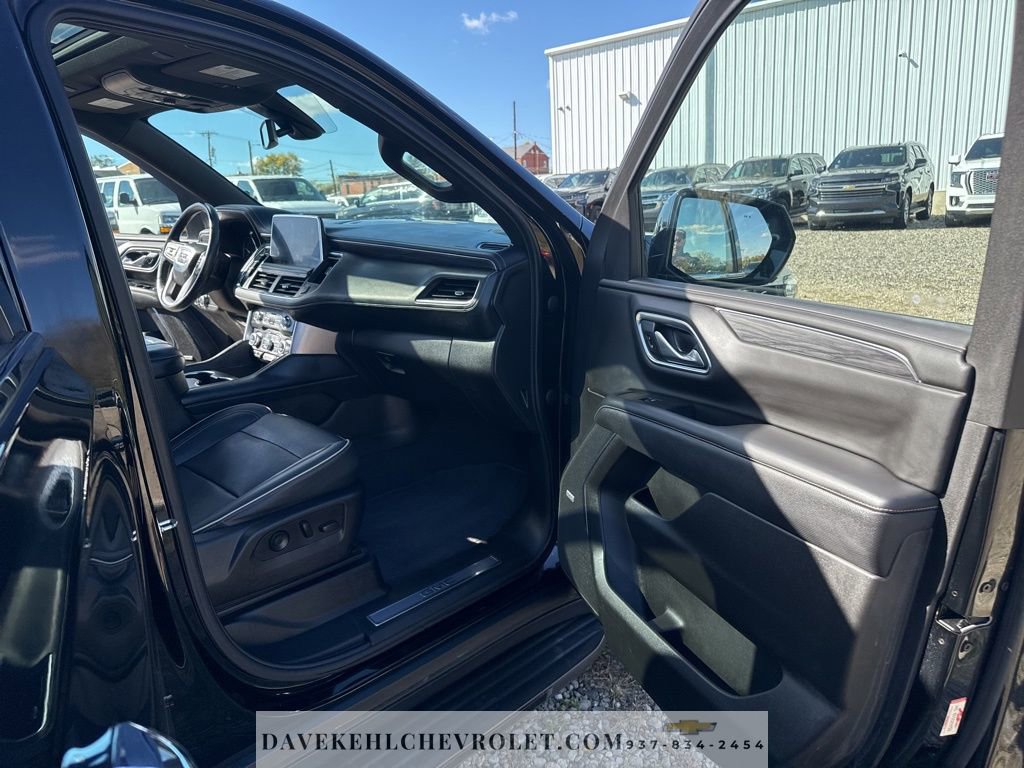 Used 2021 GMC Yukon XL SLT w/ SLT Premium Package image 29