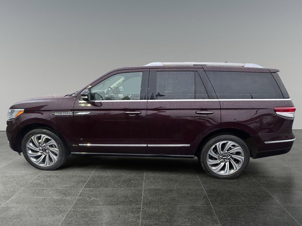 Used 2023 Lincoln Navigator Reserve image 4