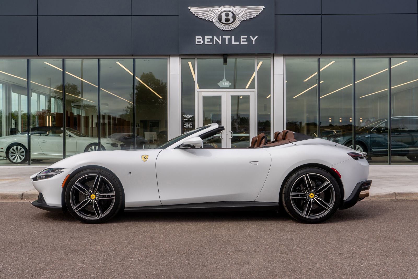 Used 2024 Ferrari Roma Spider image 9