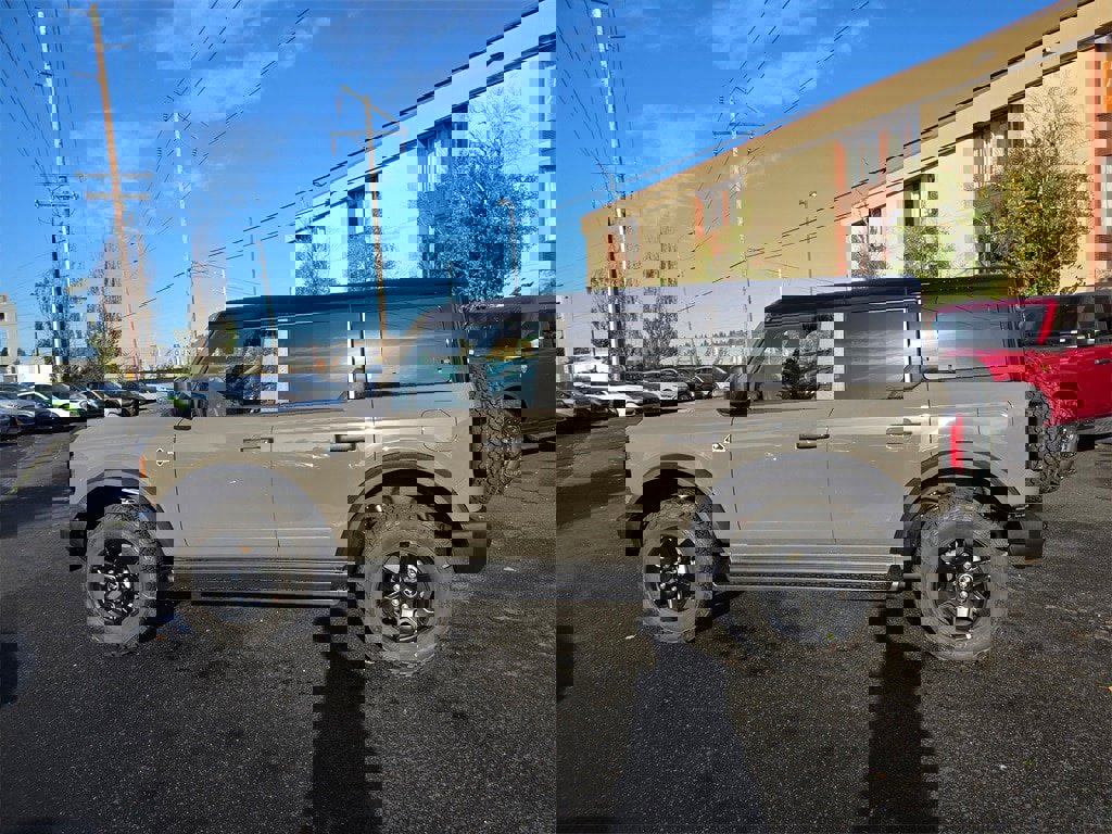 New 2025 Ford Bronco Outer Banks w/ Black Appearance Package image 8