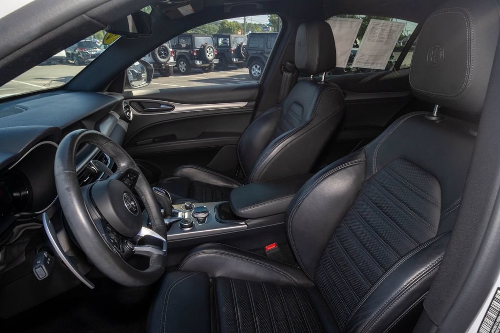 Used 2024 Alfa Romeo Stelvio Veloce AWD/4WD image 15