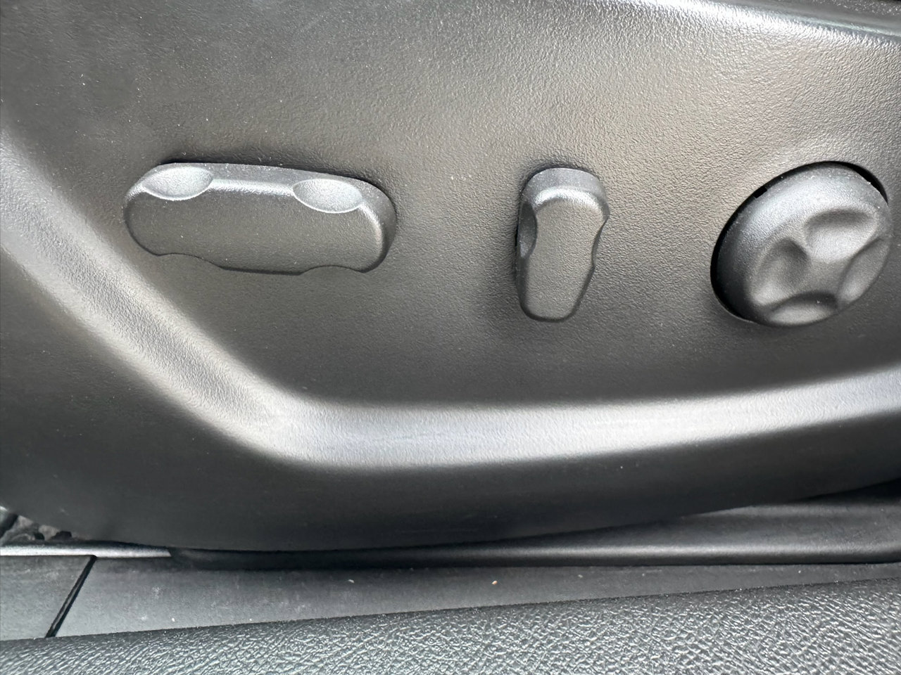 Used 2011 Cadillac DTS Limousine image 41