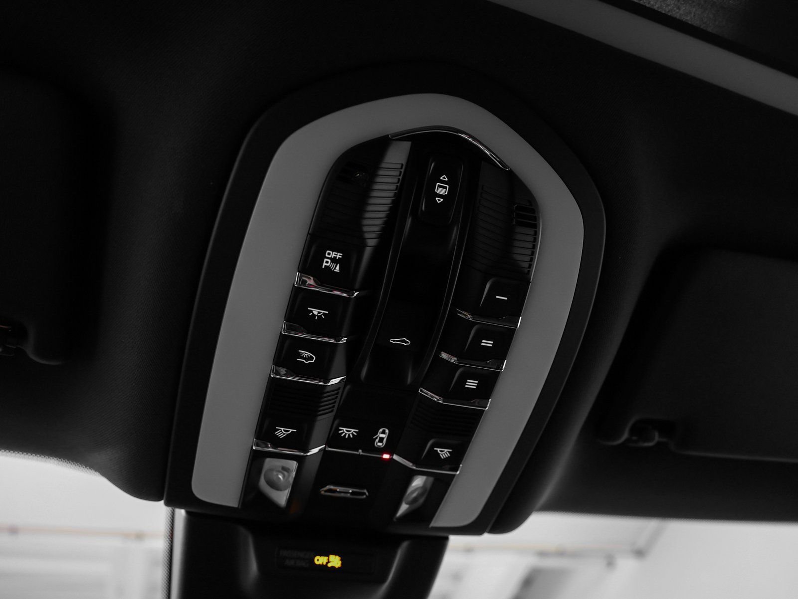 Certified 2025 Porsche Macan image 34