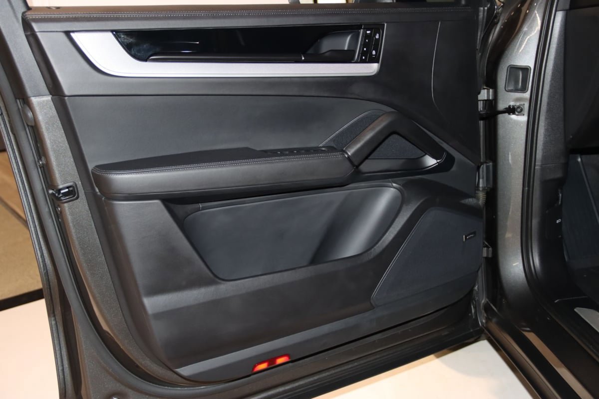 Used 2024 Porsche Cayenne image 40