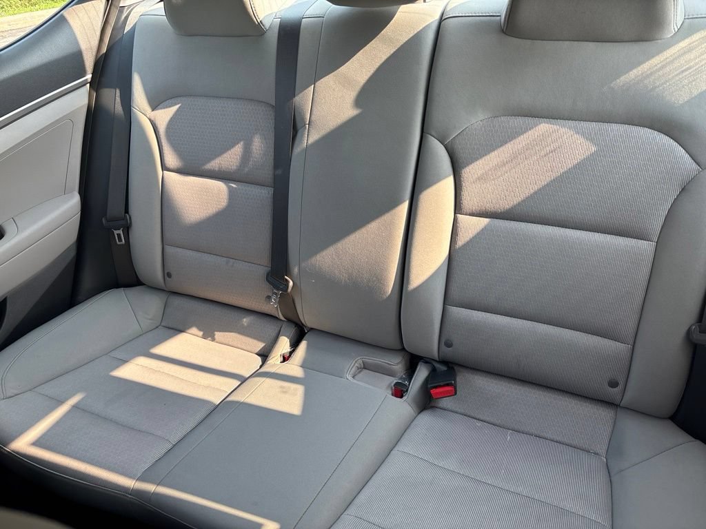 Used 2017 Hyundai Elantra SE FWD image 19