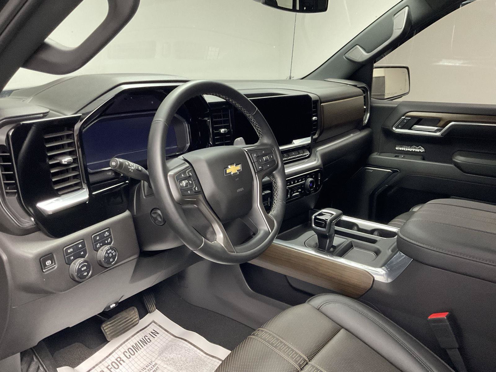 Certified 2025 Chevrolet Silverado 1500 High Country AWD/4WD image 11