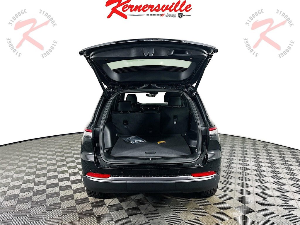 New 2026 Jeep Grand Cherokee Altitude image 16