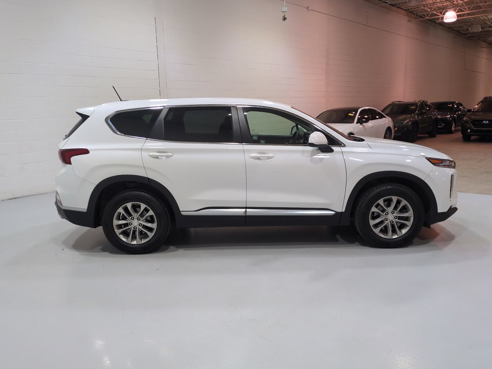 Used 2019 Hyundai Santa Fe SE AWD/4WD image 2