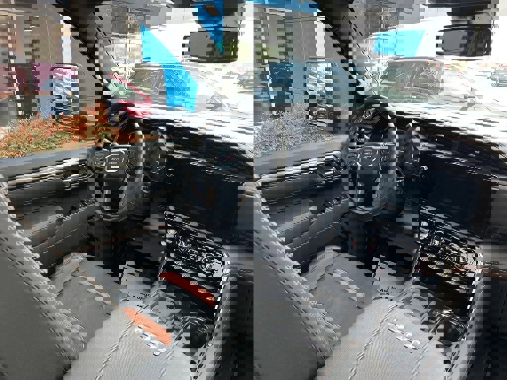 Used 2025 GMC Sierra 2500 AT4 image 15