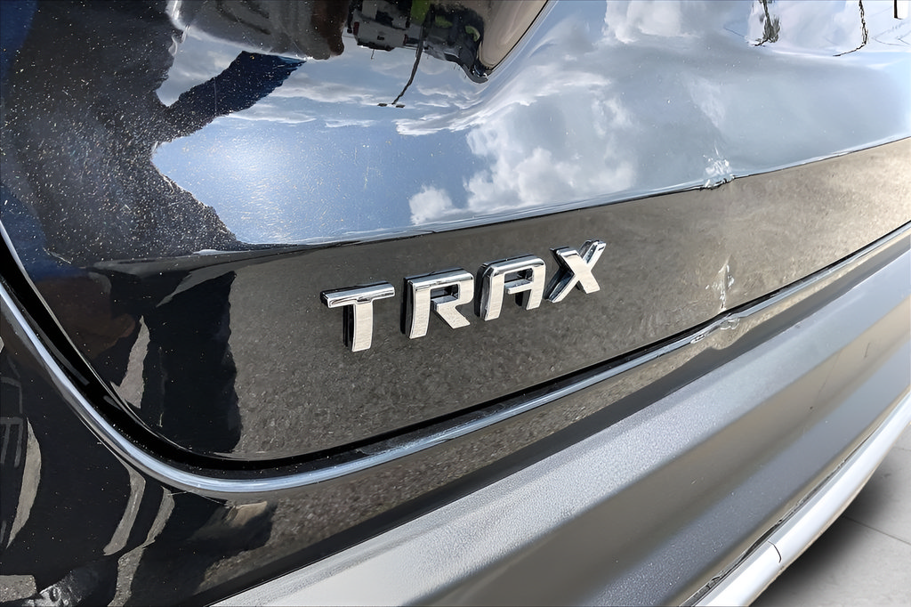 Used 2025 Chevrolet Trax LT FWD image 21