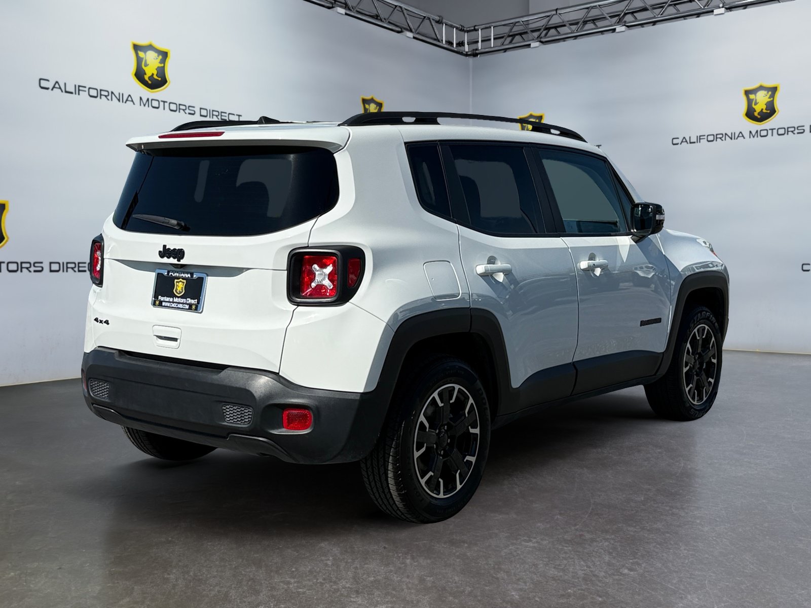 Used 2023 Jeep Renegade Latitude AWD/4WD image 5