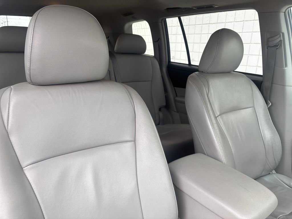 Used 2010 Toyota Highlander SE image 18