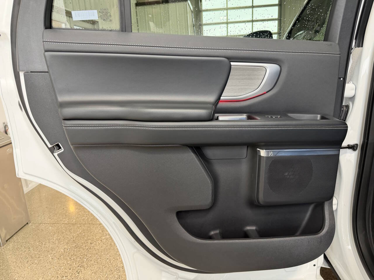 Used 2025 Ford Expedition Platinum AWD/4WD image 33