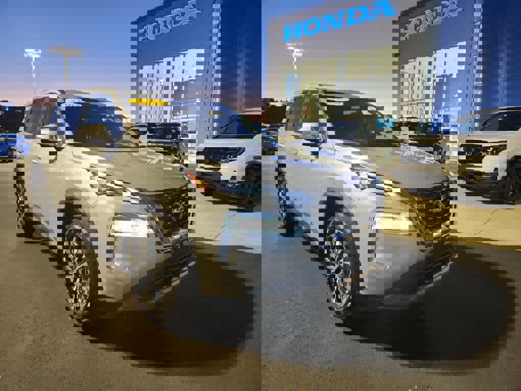 Used 2023 Nissan Rogue SV image 8