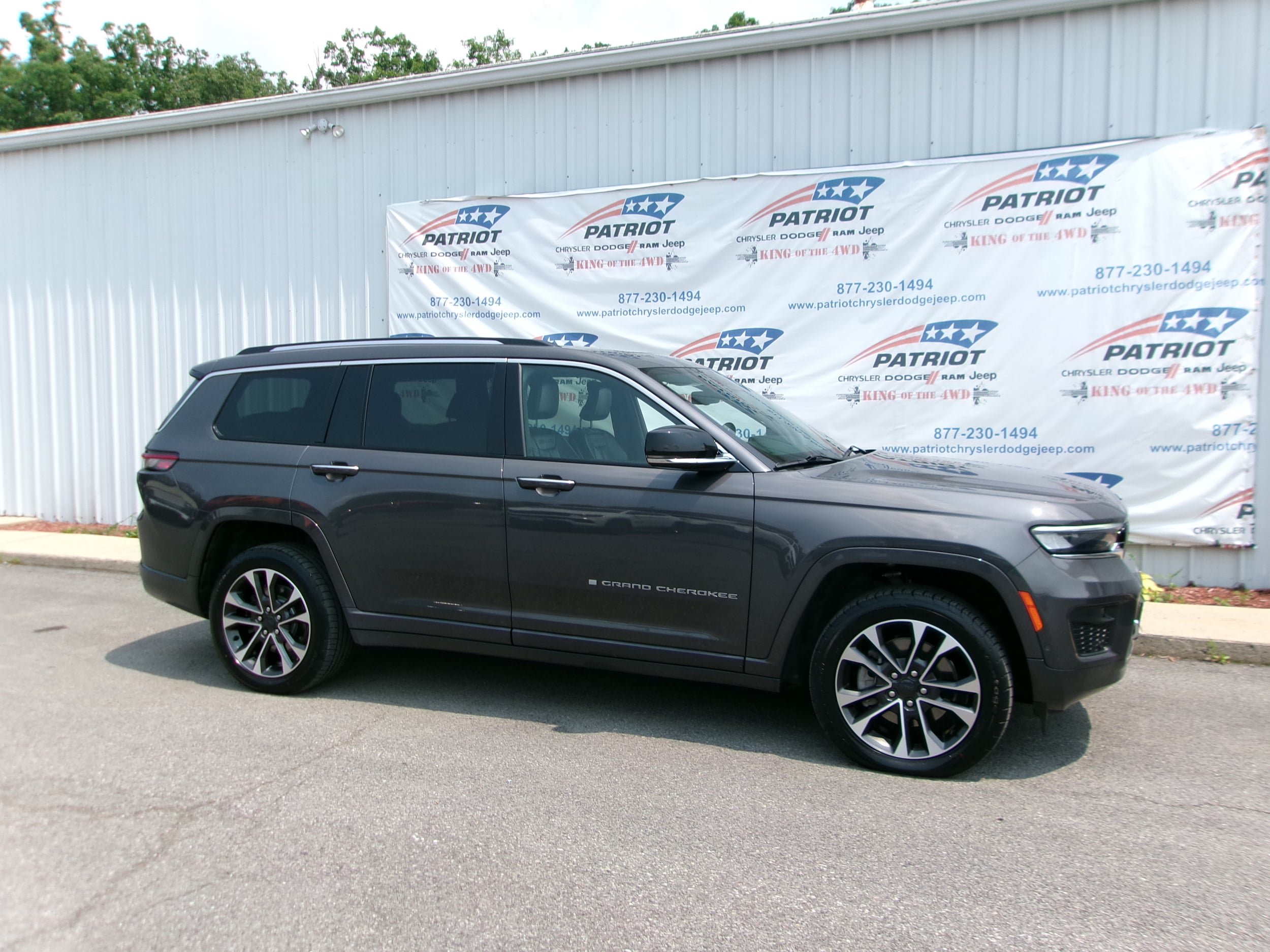 Used 2021 Jeep Grand Cherokee L Overland AWD/4WD image 2