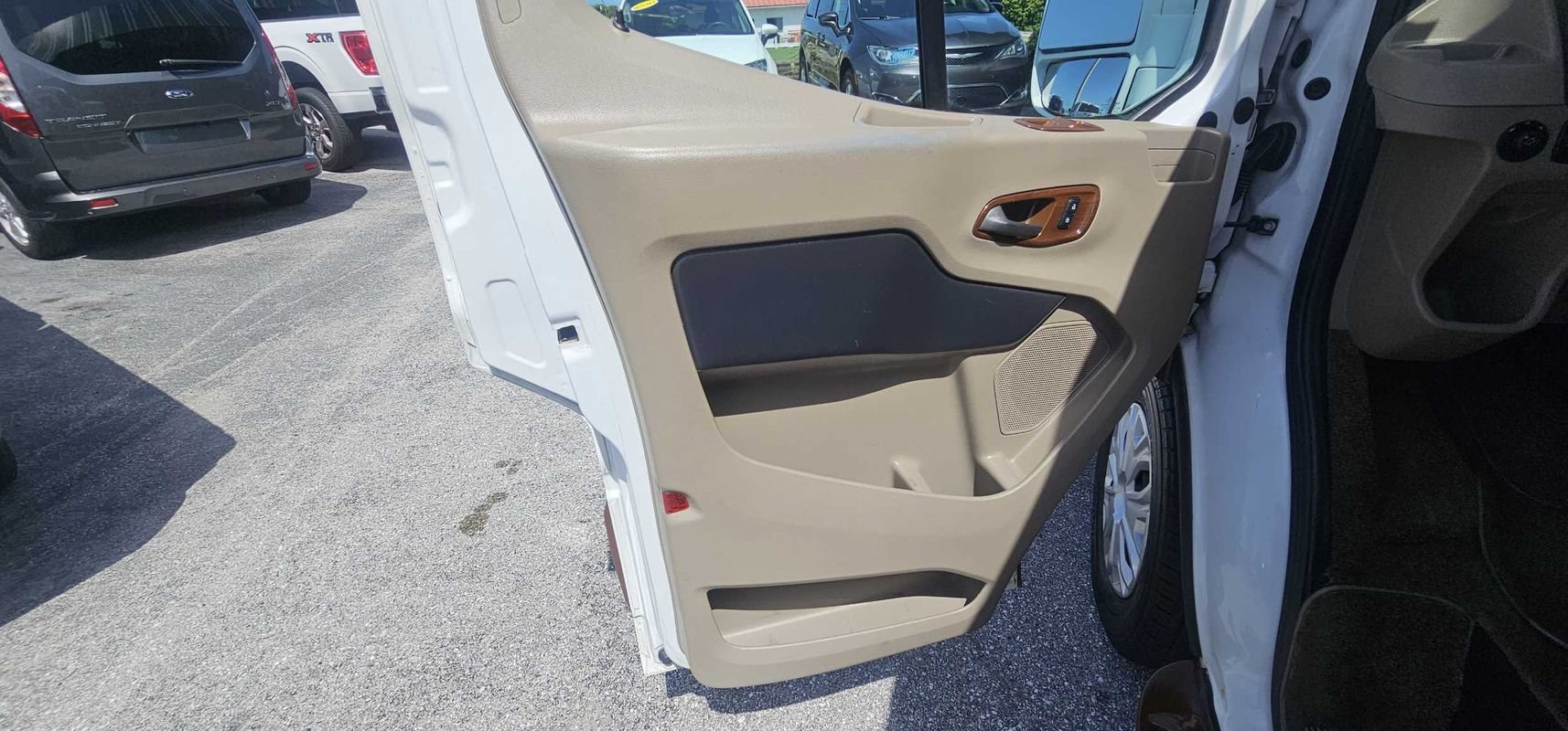 Used 2016 Ford Transit 150 XLT RWD image 15