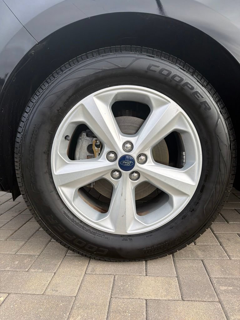 Used 2018 Ford Edge SE FWD image 14