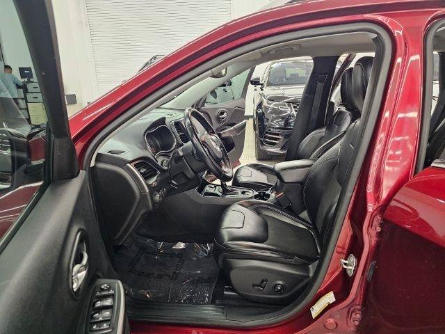 Used 2019 Jeep Cherokee Latitude Plus w/ Comfort/Convenience Group FWD image 34