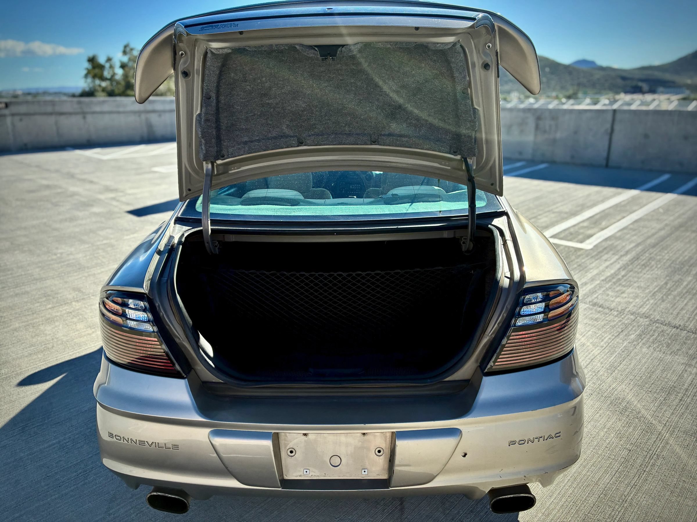 Used 2003 Pontiac Bonneville SLE FWD image 32