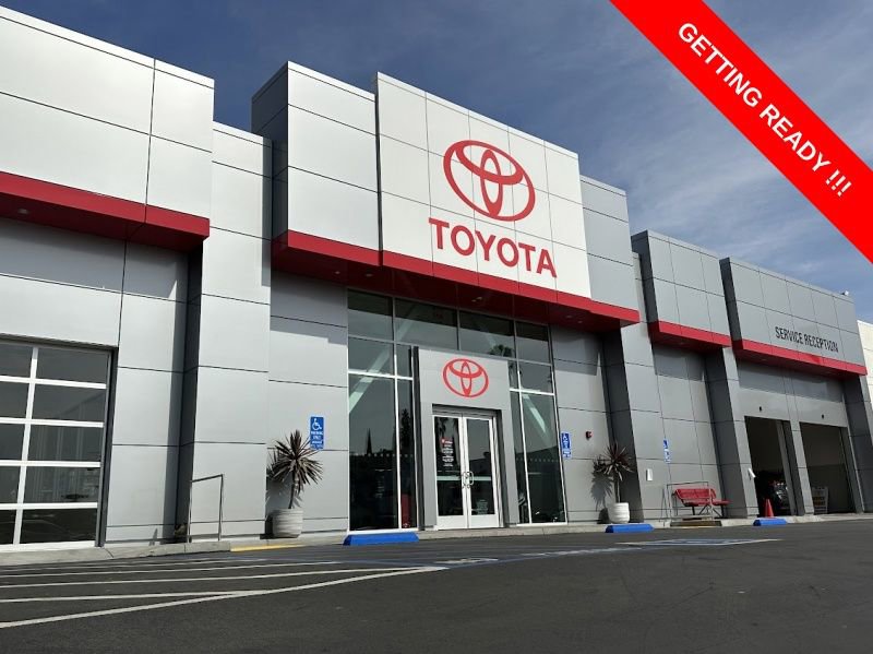 Used 2023 Toyota RAV4 XLE image 9