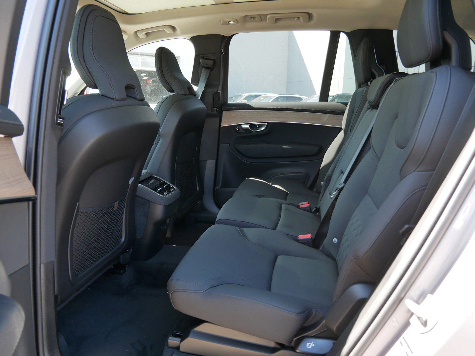 New 2026 Volvo XC90 B6 Plus image 6